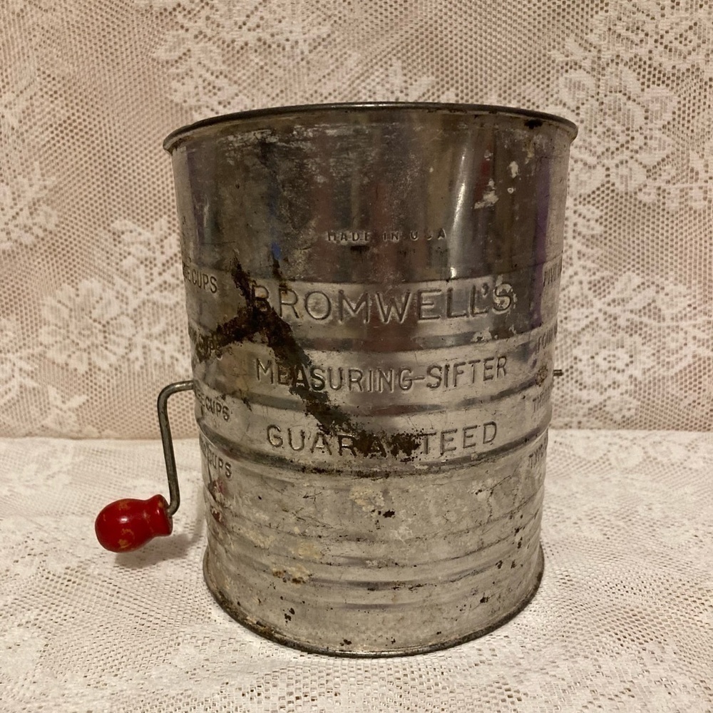 Vintage Metal Bromwell's 5 Cups Measuring Sifter Red wood Crank handle